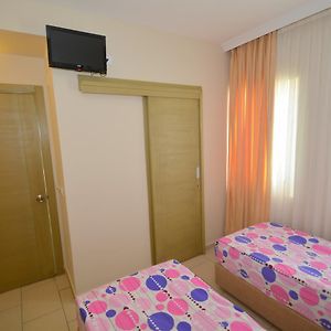 Zimmer mit zwei Einzelbetten